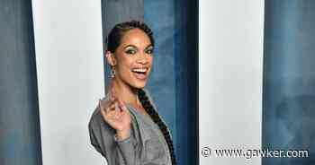 Whoopsies: Rosario Dawson Learns About Picket Lines After Crossing One - Gawker