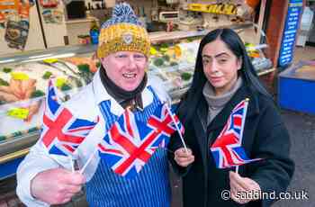 Nominate a torch bearer for Queen's Platinum Jubilee celebrations in Oldham - Saddleworth Independent