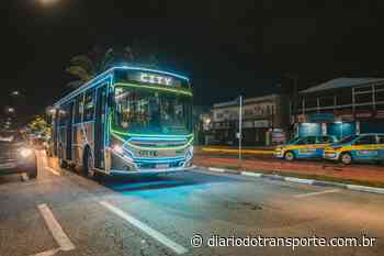 Bertioga (SP) tem ônibus natalino circulando pela cidade - Diário do Transporte