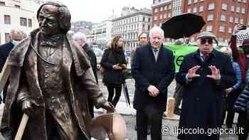 Inaugurato l’omaggio a Ressel sulle Rive. Dipiazza: “Trieste è la città delle statue” - Il Piccolo