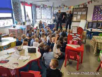 Sutton youngsters inspired to join police after special visit - Mansfield and Ashfield Chad