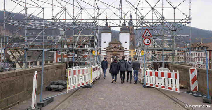 Alte Brücke Heidelberg:  Pfeiler werden für Sanierung trockengelegt