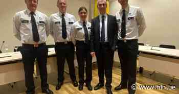 Vijf personeelsleden van de politie Schelde- Rhode leggen eed af - Het Laatste Nieuws