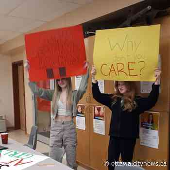 Smiths Falls students hold rally in support of girls and women's education in Afghanistan - Ottawa.CityNews.ca