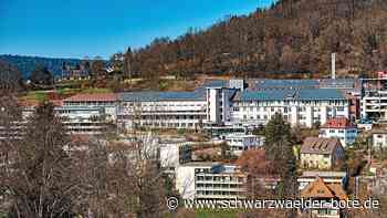 Calwer Mediziner unter Druck - Corona-Demo: Wirbel um Auftritt von Chefarzt - Schwarzwälder Bote