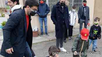 Modena. “Il Volo” visita i bimbi ospiti e gioca con loro - La Gazzetta di Modena