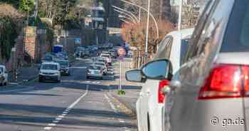 Höhere Strafen für Falschparker: Stadt Bonn entfernt ab Montag Markierungen am Rheinufer - General-Anzeiger Bonn
