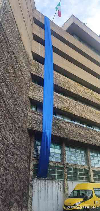Drappo blu sul palazzo del Comune di Matera per la Giornata mondiale della consapevolezza dell'autismo - Sassilive.it