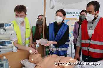 An der Medical School Coburg üben Studenten der Medizin, Menschen zu retten. An Puppen, die sogar Atmen können. - Fränkischer Tag