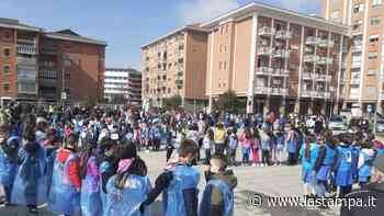 Giornata mondiale sull’autismo, a Borgaro Torinese i bambini in piazza - La Stampa