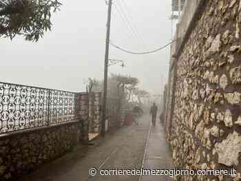 Maltempo in Campania, allerta “arancione” in Cilento: rischio frane. Capri si sveglia avvolta dalla nebbia - Corriere del Mezzogiorno