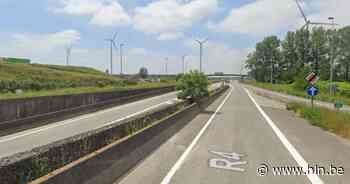 Grote verkeershinder richting Gent na twee ongevallen | Evergem | hln.be - Het Laatste Nieuws