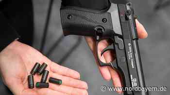 Mann ruft Polizei wegen Ruhestörung - und muss Waffensammlung abgeben - Nordbayern.de
