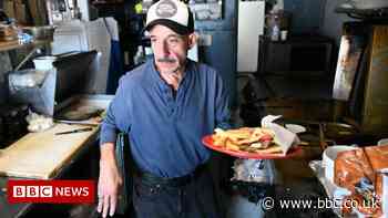 US jobs rise again as firms raise wages to woo staff