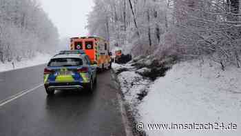 Spektakulärer Unfall am Bürgerberg: BMW überschlägt sich auf B12 bei Reichertsheim