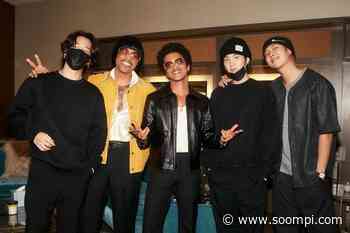 Bruno Mars And Anderson .Paak Hang Out With BTS Members Backstage At Their Silk Sonic Concert - soompi