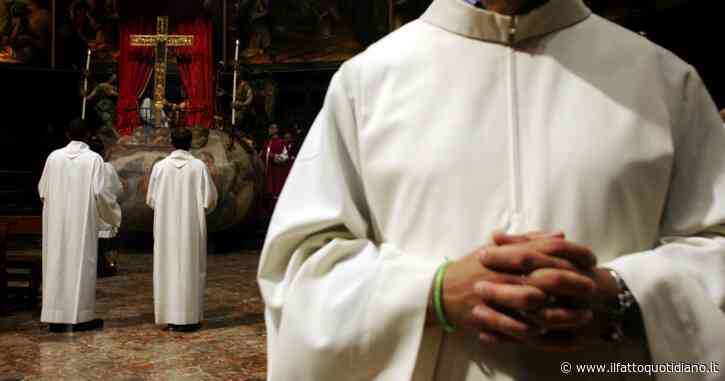 Prete beve per sbaglio del Viakal con il vino durante la messa: si sente male, ricoverato in ospedale
