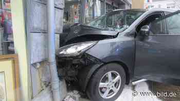 Mechernich: Gang verwechselt – Frau fährt in Laden | Regional - BILD