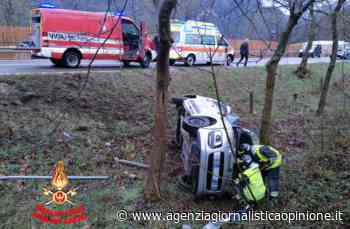 VVF RIVA DEL GARDA (TN) * PASSO SAN GIOVANNI - INCIDENTE STRADALE: « TRE LE AUTO COINVOLTE, FERITI LIEVEMENTE CONDUCENTI E PASSEGGERI » - agenzia giornalistica opinione