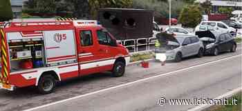Tamponamento tra due auto nell'Alto Garda (FOTO), i conducenti trasferiti al pronto soccorso - il Dolomiti