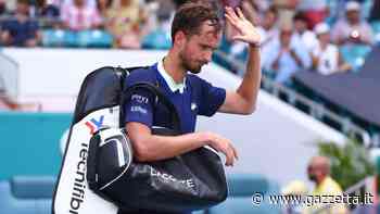 Medvedev si ferma per un'ernia: "Devo operarmi, starò fuori 1 o 2 mesi" - La Gazzetta dello Sport