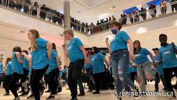 Cornwall Centre flash mob recongnizes frontline workers - CTV News Regina