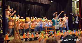 Kleuters VBS De Toren vieren feest met grootouders - Het Laatste Nieuws