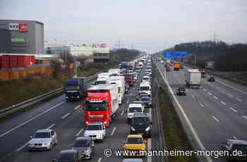 Fahrzeug verliert Ladung: A 6 bei Mannheim vorübergehend gesperrt - Mannheimer Morgen