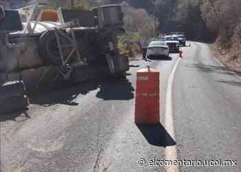 Se despeña vehículo en la Manzanillo-Minatitlán; hay un muerto y un herido - El Comentario