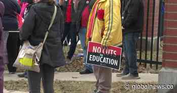 ‘The last ones to get services’: Rally at Belleville, Ont. school for the deaf calls for funding - Global News