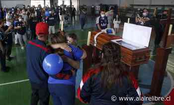 El emotivo velorio de Leonel Sánchez: Hinchas y ex futbolistas llegaron a Recoleta a despedirse - AlAireLibre.cl