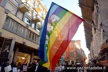Le Donne in nero di Alba manifestano in via Maestra sabato 2 aprile - http://gazzettadalba.it/