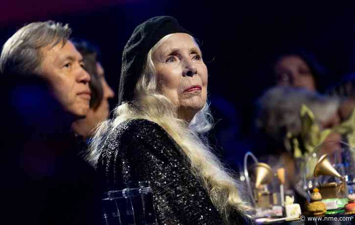 Joni Mitchell to present at the 2022 Grammys