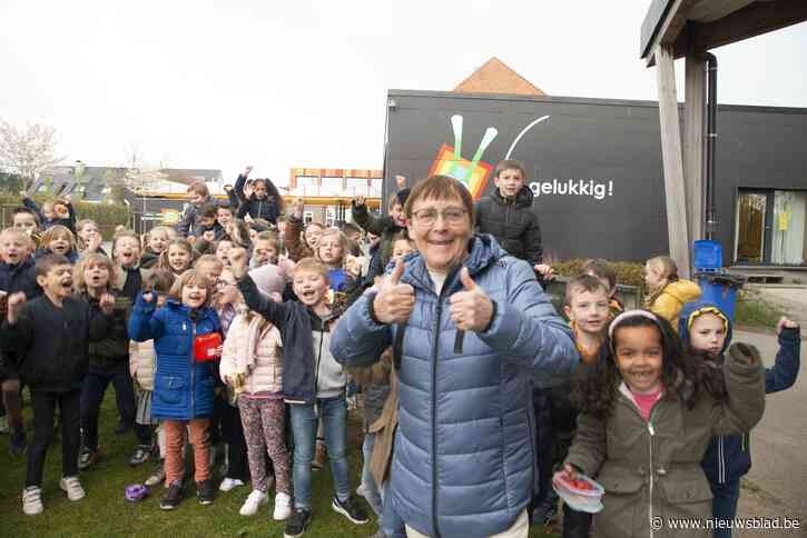 De Regenboog zwaait directeur Ingrid uit