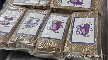 Le 16 persone arrestate a Roma per droga. Sequestrata anche "cioccolata" stupefacente