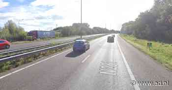 Bestuurder overleden na botsing tegen boom in Heerlen - AD.nl