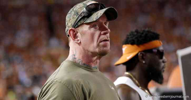 WWE Legend Makes Surprise Jesus Statement During Hall of Fame Induction Speech