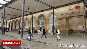 Easter weekend Hull train services disrupted by track works - BBC