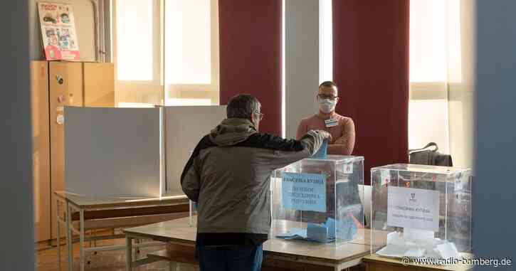 Serben wählen Präsidenten und Parlament