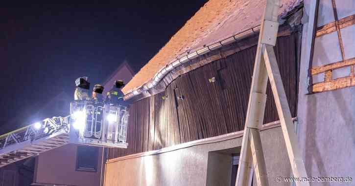 Scheune droht in Effeltrich auf Straße zu stürzen