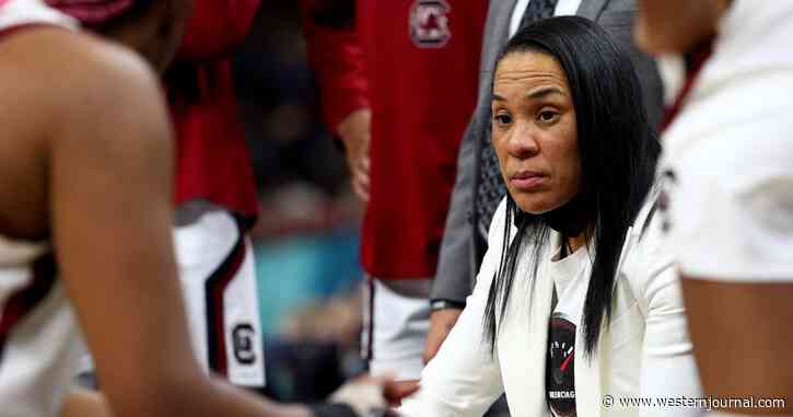 Fans Not Happy as Entire 'Final Four' Basketball Team Refuses to Take the Court During National Anthem