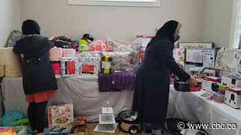 Calgary Ahmadiyya Muslim women gather items for Ukrainian refugees during Ramadan