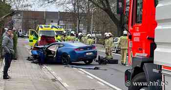 Drie chauffeurs lichtgewond afgevoerd naar ziekenhuis na kop-staart aanrijding - Het Laatste Nieuws