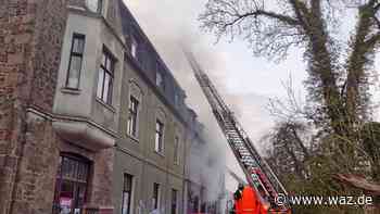 Brand in Essen-Kupferdreh: Feuerwehr rettet Person vom Dach - WAZ News