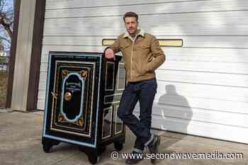 Sign painter brings lost art of hand painting and lettering back to Essexville - Second Wave Media