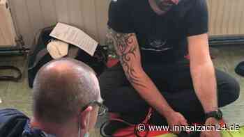 Premiere in Reichertsheim: Dackel genießen Wohlfühlmassage