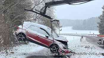 Unfälle bei Hardt - Glatteis und Überschläge: Es kracht gleich mehrfach - Schwarzwälder Bote