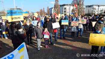 1000 Personen bei Friedenskundgebung: Papenburger zeigen Solidarität mit Menschen in der Ukraine und Russland - NOZ