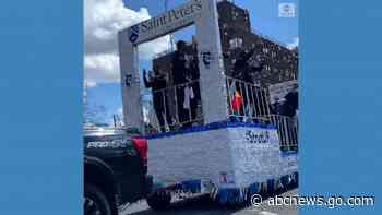 WATCH:  Saint Peter's celebrates NCAA Elite Eight run