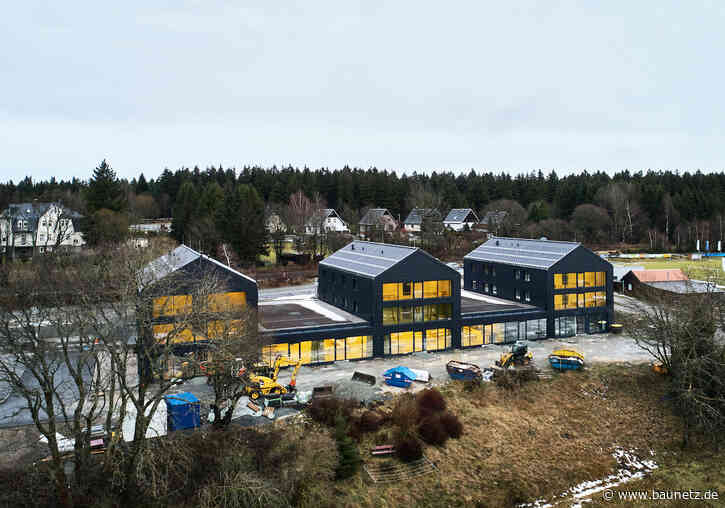 Schwarz-gelb im Erzgebirge
 - Jugendherberge in Schöneck von Knerer und Lang Architekten